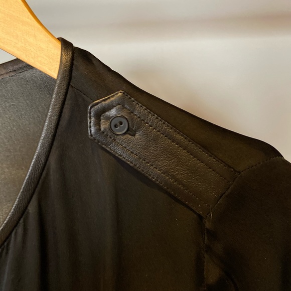 Black blouse. Club Monaco. Size S. - Picture 4 of 5